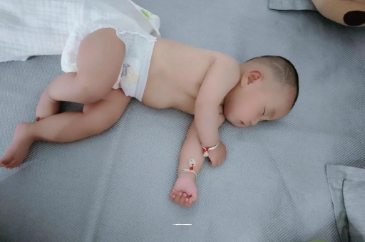 梅州三个月宝宝抬头不稳